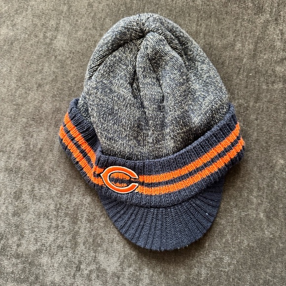Chicago Bears Beanie with Bill - Picture 1 of 3